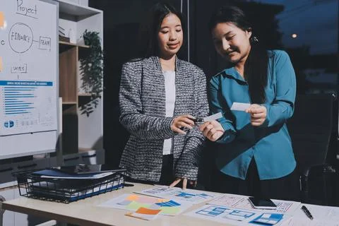 Group of young application developers analyzing uxui mobile app templates d.. Foto stock