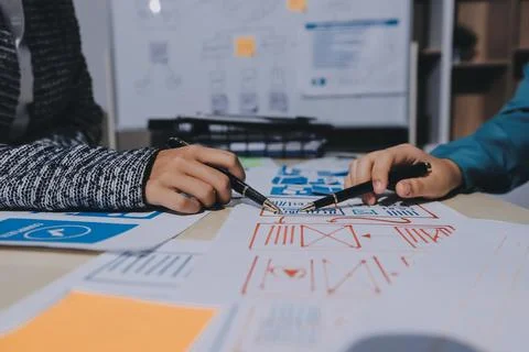 Group of young application developers analyzing uxui mobile app templates d.. Foto stock