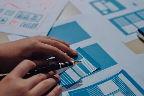 Group of young application developers analyzing uxui mobile app templates d.. Foto stock