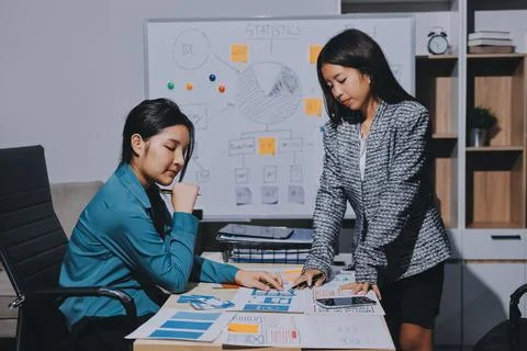 Group of young application developers analyzing uxui mobile app templates d.. Foto stock