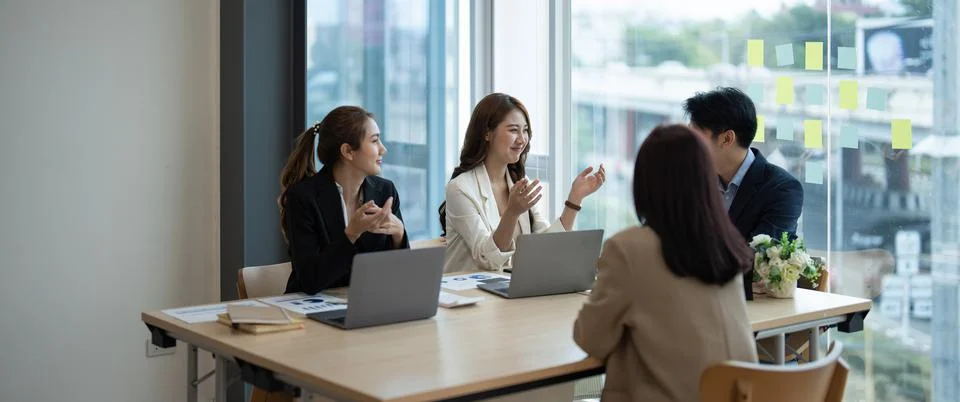 Group of young asian business people brainstorming at a meeting starting a new Stock Photos
