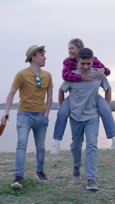 Group of young friends having fun outside Stock-Footage 238432784