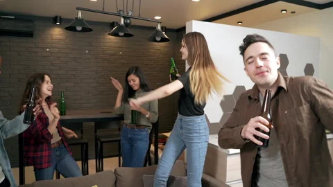 Group of young people is dancing drinking beer having fun at home party Stock Footage 148083338