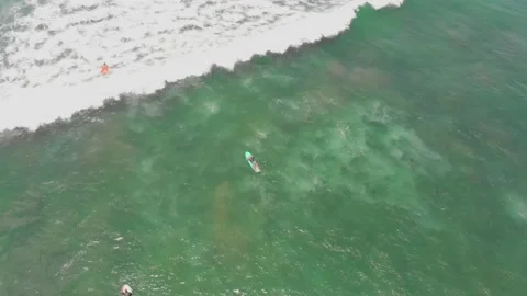 A group of young people learn to surf off the coast in Bali. 4K Video Footage Vidéo 152722969