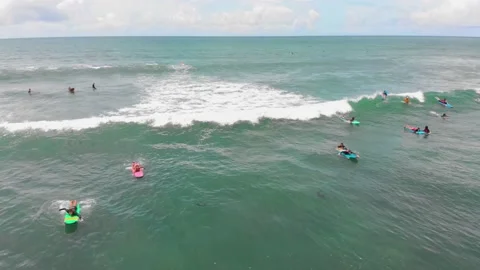 A group of young people learn to surf off the coast of Bali. 4K Video Footage Vidéo 152723106
