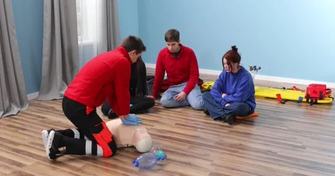 Group of young people practice first aid training by hand, first aid course i Stock-Footage 152471775