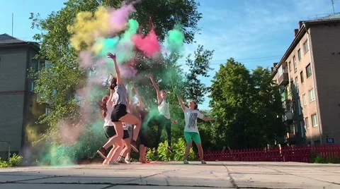 Groupa of guys throwing colored paint Stock Footage 51533453