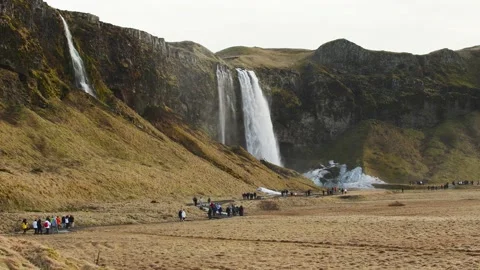 Groups of tourist visiting walk on pathways by beautiful waterfall of Selja.. Vídeos de archivo 238925746