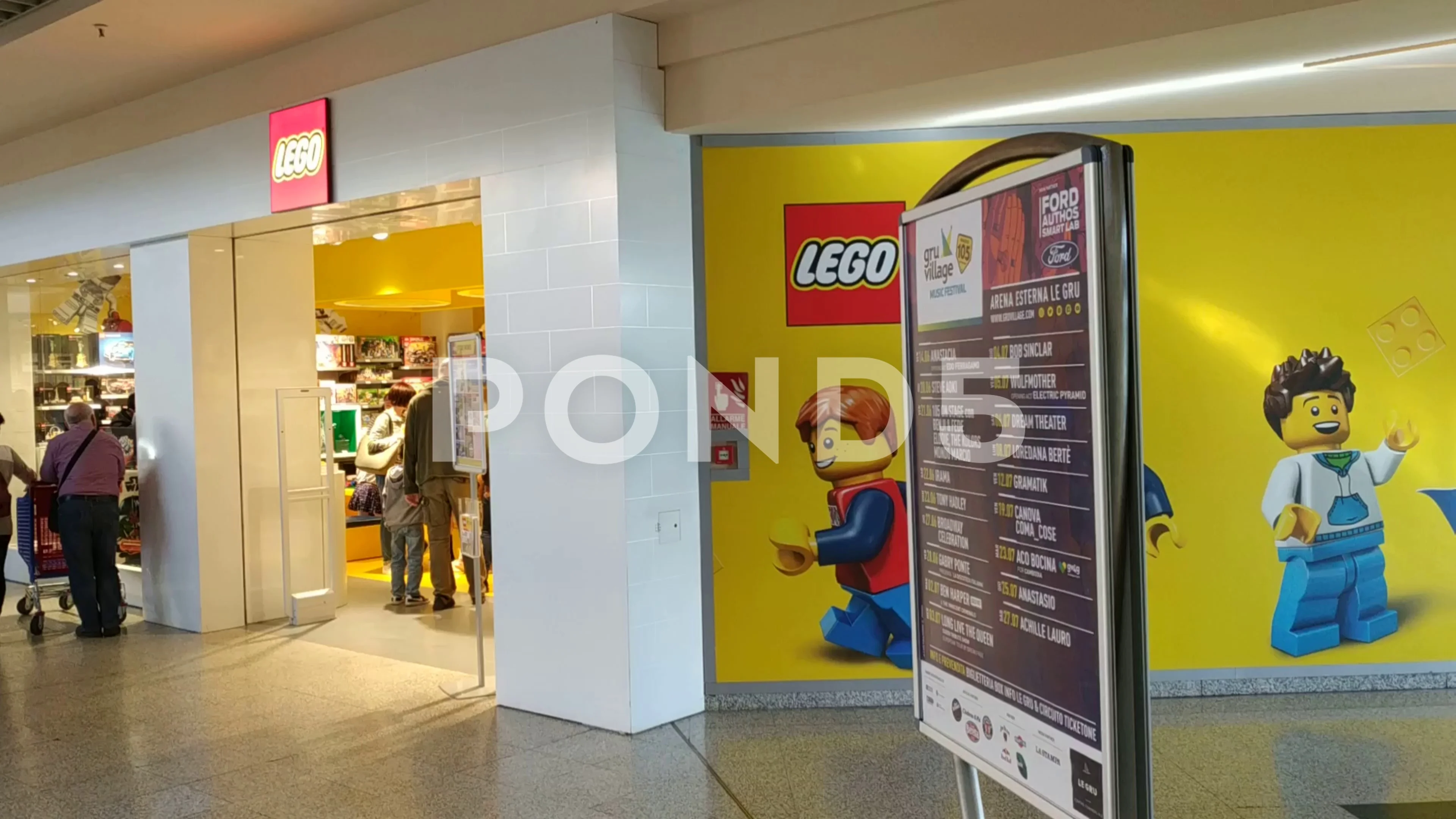 Lego store online arena