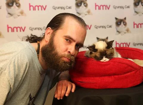 Grumpy Cat Meet And Greet Event At Hmv Oxford Street London. Richard Tong Who Wa Stock Photos