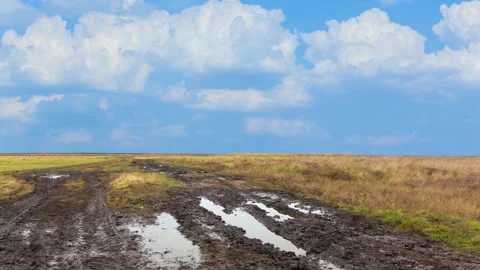 Grund dirt under a rainy clouds time lapse scene Vídeos de archivo 263324244
