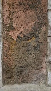 Grunge backdrop of old rough stone wall surface of ruined building Foto stock