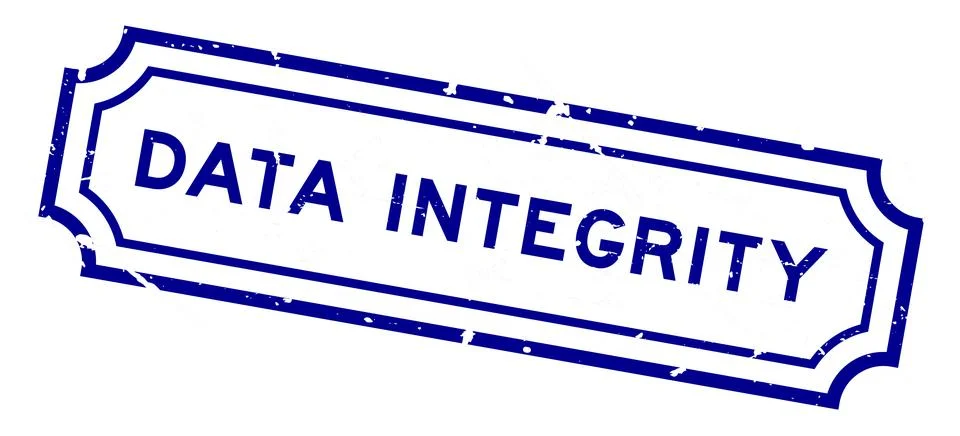 Grunge blue data intergrity word rubber seal stamp on white background 스톡 일러스트