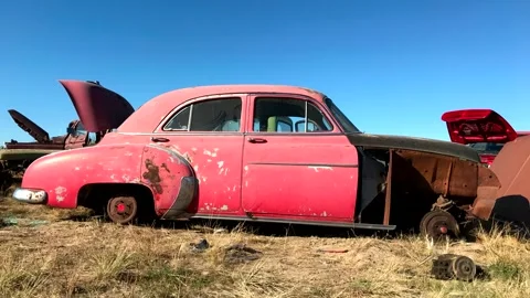 Grunge footage. Outdated car. Scrap cars background. 스톡 동영상 257652363