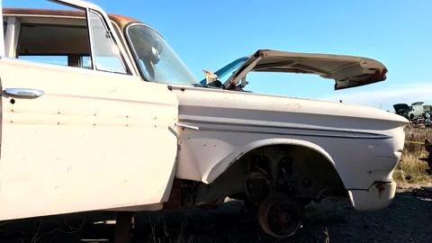 Grunge footage. Outdated car. Scrap cars background. 스톡 동영상 257652637