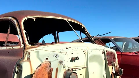 Grunge footage. Outdated car. Scrap cars background. 스톡 동영상 257652807