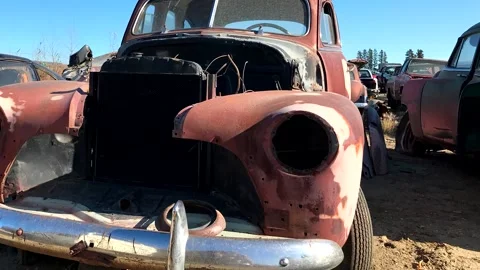 Grunge footage. Outdated car. Scrap cars background. 스톡 동영상 257652962