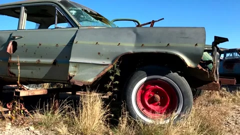 Grunge footage. Outdated car. Scrap cars background. 스톡 동영상 257653003