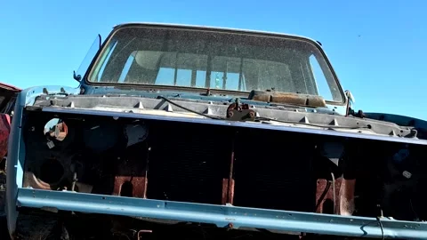 Grunge footage. Outdated car. Scrap cars background. 스톡 동영상 257653068