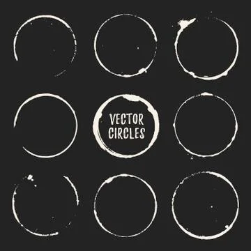 Grunge ink circles. Vector coffee rings. Illustrazione stock