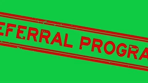 Grunge red referral program word square rubber seal stamp zoom on green backg Vídeos de archivo 199816159