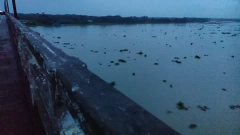 The grunge wall bridge wall against river water and the blue-toned night li.. Stock Footage 324904402