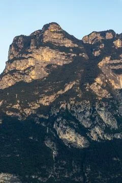 Gruppo della Rocchetta mountain range above Riva del Garda, Italy Foto stock