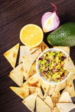 Guacamole with corn chips closeup Stock-Fotos