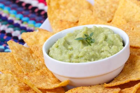 Guacamole with corn chips Stock-Fotos