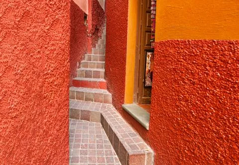 Guanajuato, famous Alley of the Kiss (Callejon del Beso) Stock Photos