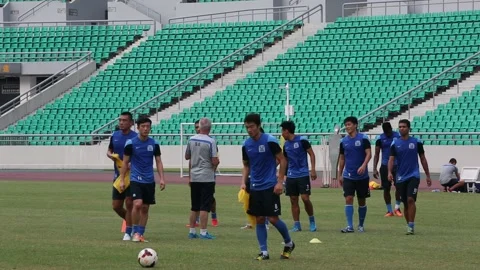 Guangzhou R&amp;F (Rich and Force) Football Club (Guangzhou Fuli Zuqiu Julebu) Video stock 203339088