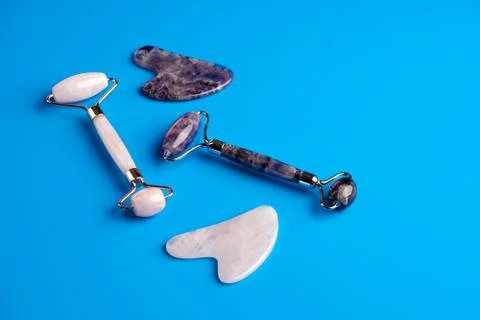 Guasha face massage device scraper for beautiful skin Foto stock