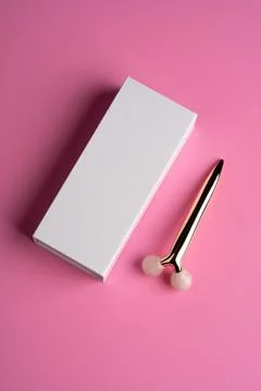 Guasha face massage device scraper for beautiful skin Foto stock