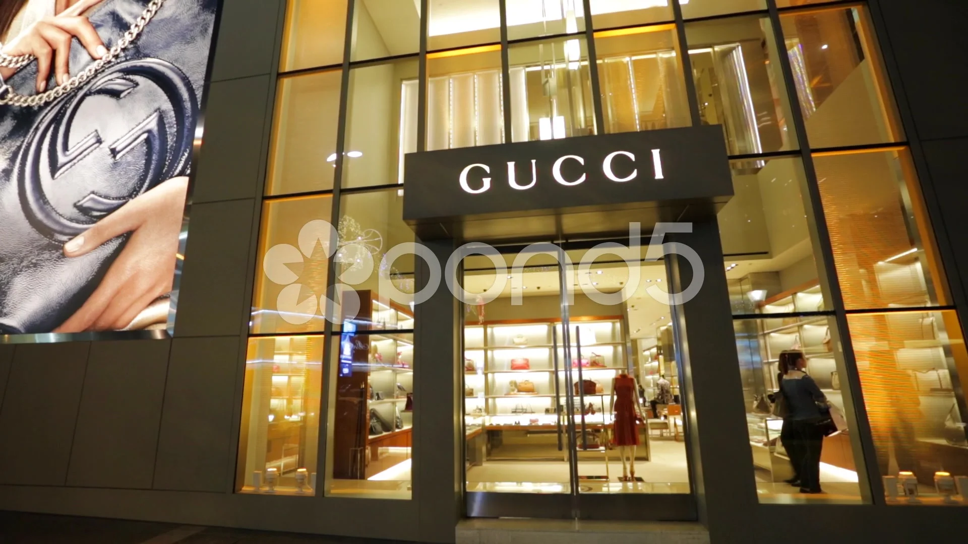 Gucci in South Coast Plaza luxury shoppi, Stock Video