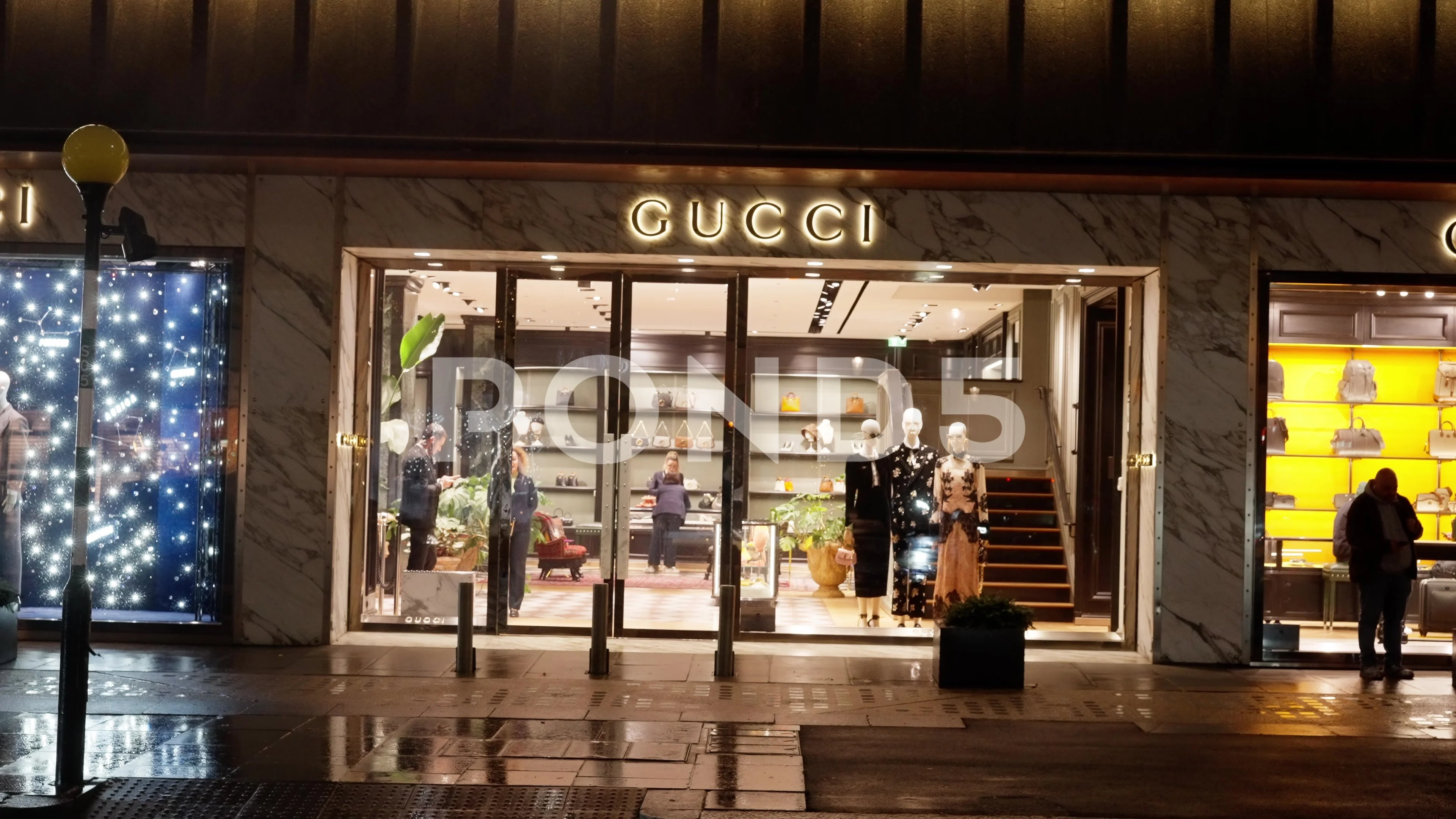 Retorcido Lengua macarrónica educador Gucci Store Stock Footage ~ Royalty Free Stock Videos | Pond5