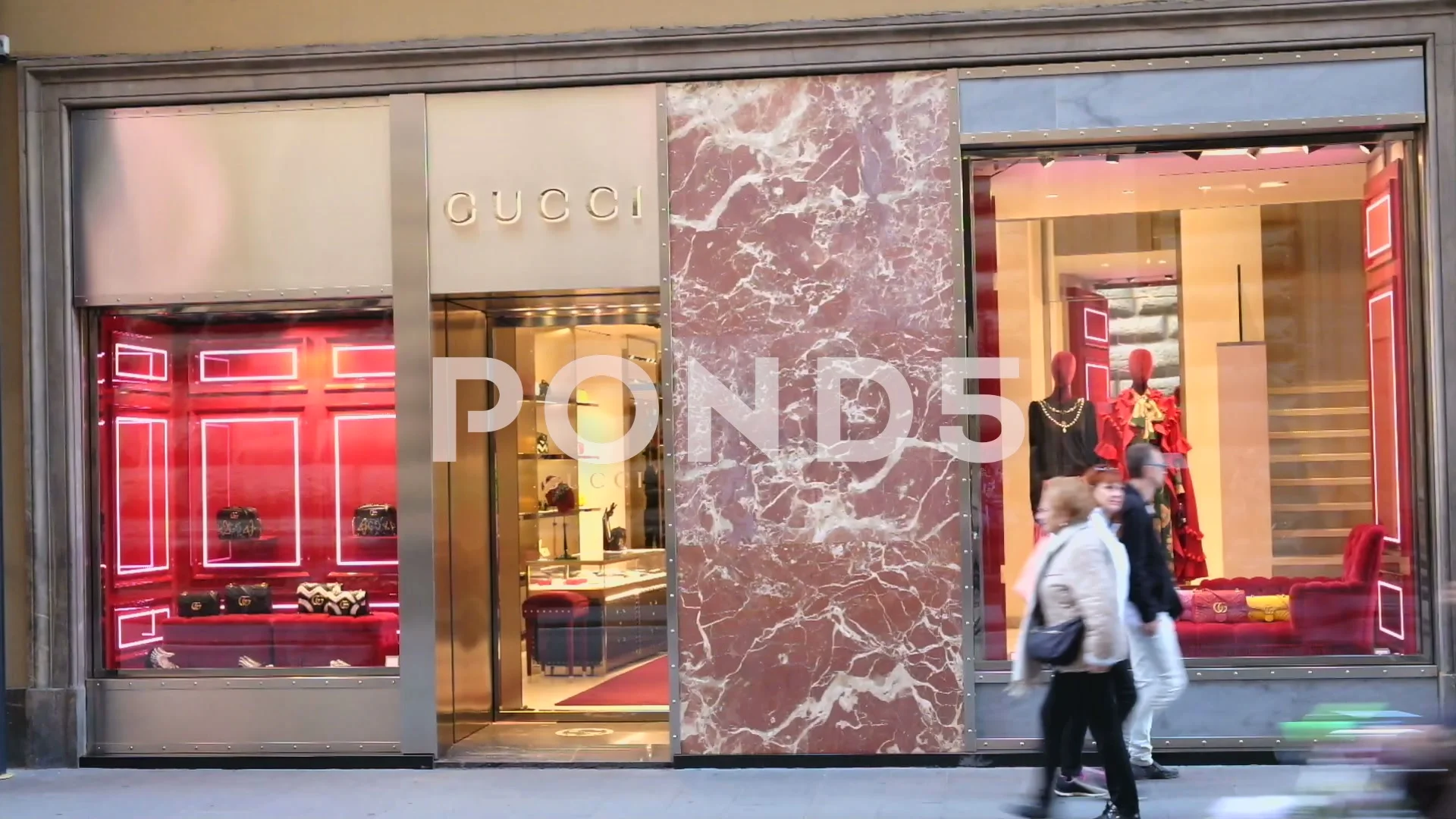 Gucci Shop Window Display At Night Via De Tornabuoni Florence Stock Photo -  Download Image Now - iStock