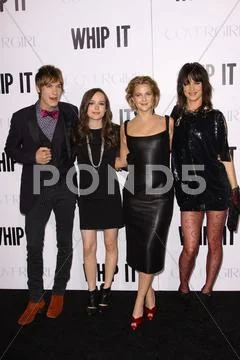 Photograph: Guest, Elliot page and drew barrymore and juliette lewis ...