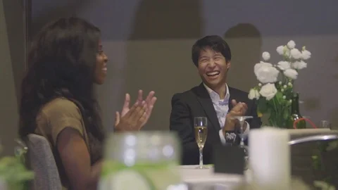 Guest reaction to speech at wedding reception  Vídeo Stock 77833931