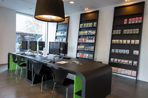 Guests meeting and IT computing lounge office area Stock-Fotos