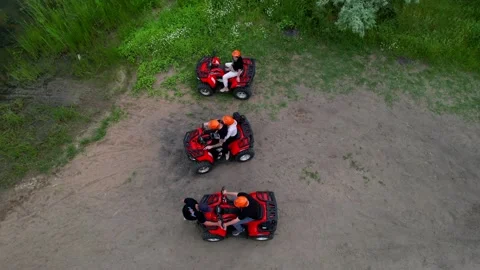 Guide e[plane to grope of people how to drive quad bikes. Stock Footage 155941045