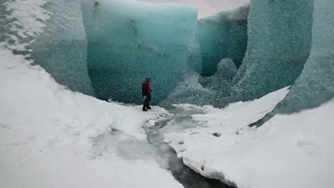 Guides outside glacier Video stock 182795342