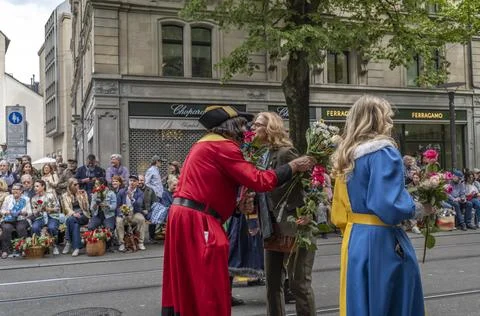 Guild Members and Spectators Exchanging Flowers During Sechseluten Spring P.. 스톡 사진