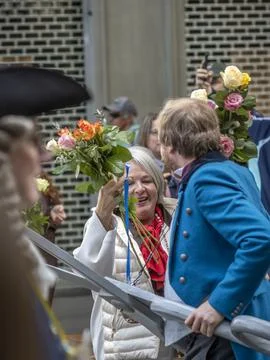 Guild Members and Spectators Exchanging Flowers During Sechseluten Spring P.. Stock-Fotos