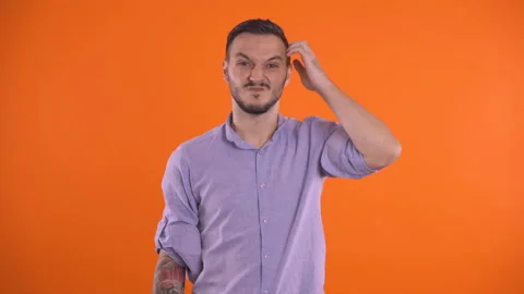 Guilty, embarrassed man scratching head thinking and rolling eyes up and down Vídeo Stock 138519538