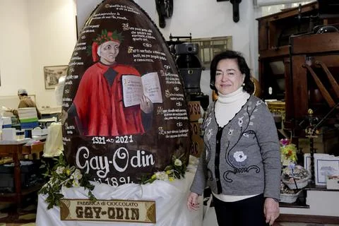 Guinness Book of Records Easter egg dedicated to Dante Alighieri in Naples, Ital Stock Photos