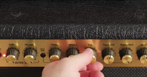 Guitar amplifier tone equalizer knobs maxed out 스톡 동영상 241427545