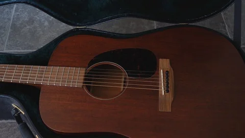 Guitar in case - 4k 60 fps Video stock 112606087