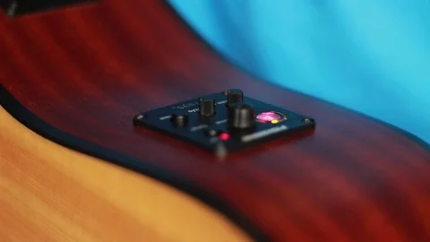 Guitar equalizer adjusting 動画素材 72814469