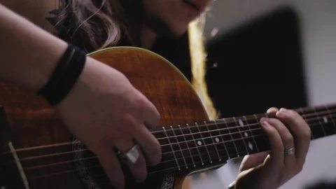 Guitar player 動画素材 85525745