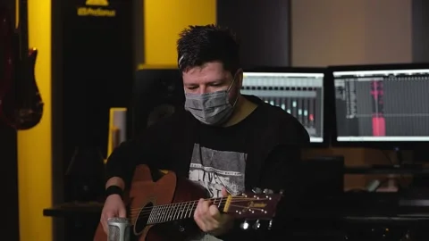 Guitar player in home recording studio in pandemic 库存影片 148300510